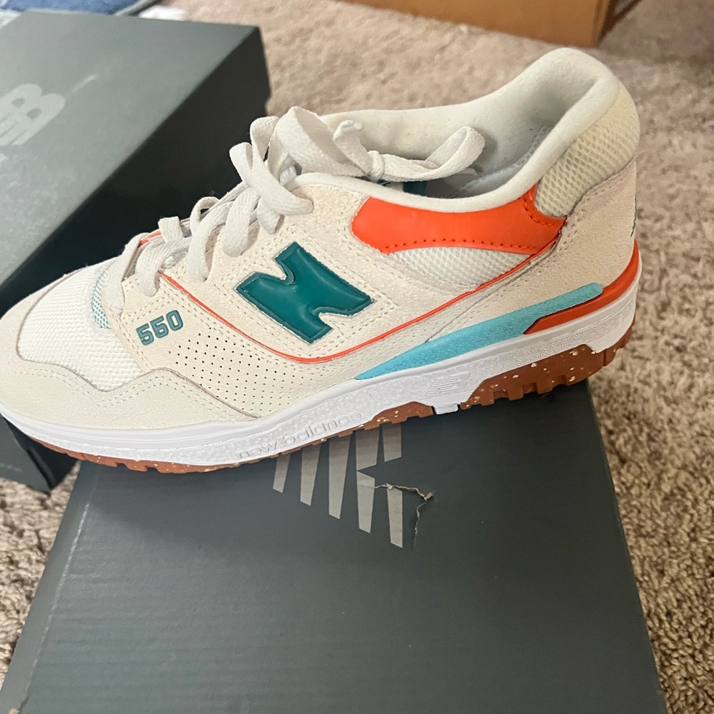 Sneaker size 7